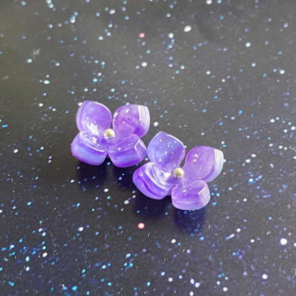 みずみずしい紫陽花のピアス/イヤリング　星空グラデーション 4枚目の画像