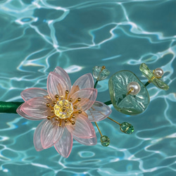 硝子花のかんざし　蓮　半透明ピンク　 木製かんざし 1枚目の画像