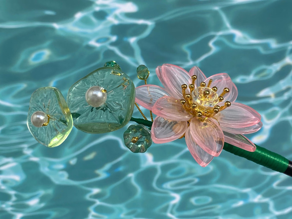 硝子花のかんざし　蓮　半透明ピンク　 木製かんざし 2枚目の画像