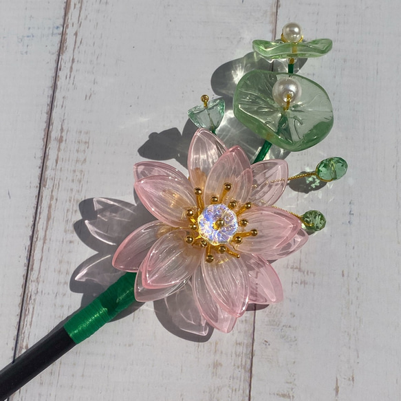 硝子花のかんざし　蓮　半透明ピンク　 木製かんざし 6枚目の画像