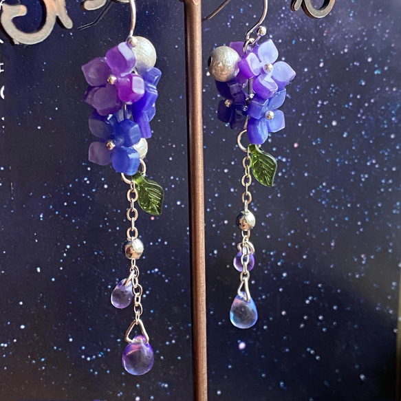 紫陽花のゆらゆらピアス/イヤリング　青紫 1枚目の画像