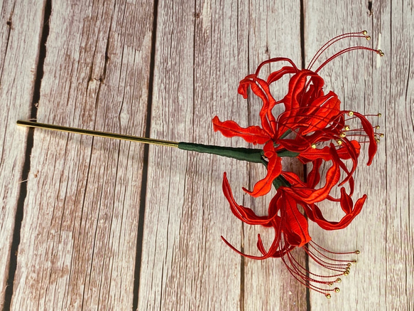 赤い彼岸花のかんざし 立体刺繍風 2枚目の画像