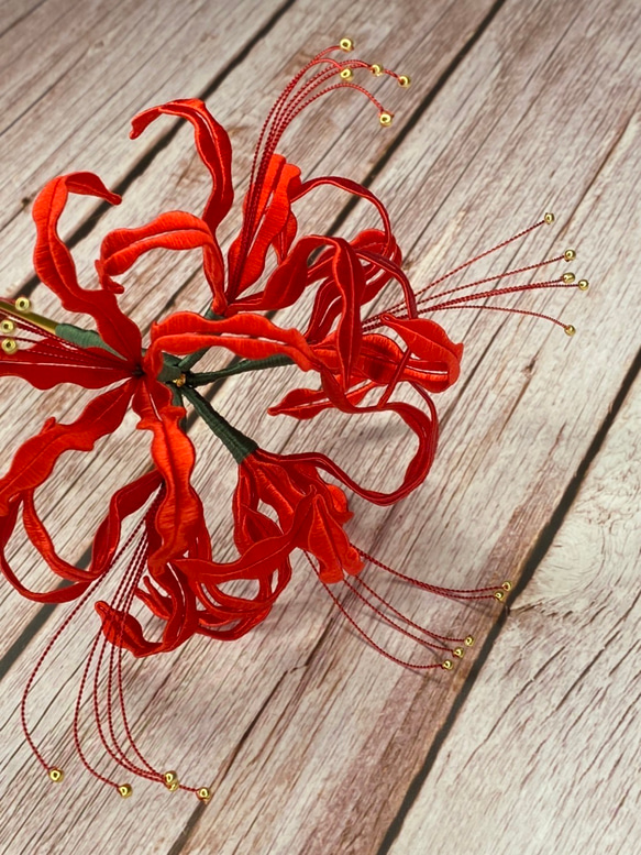 赤い彼岸花のかんざし 立体刺繍風 5枚目の画像