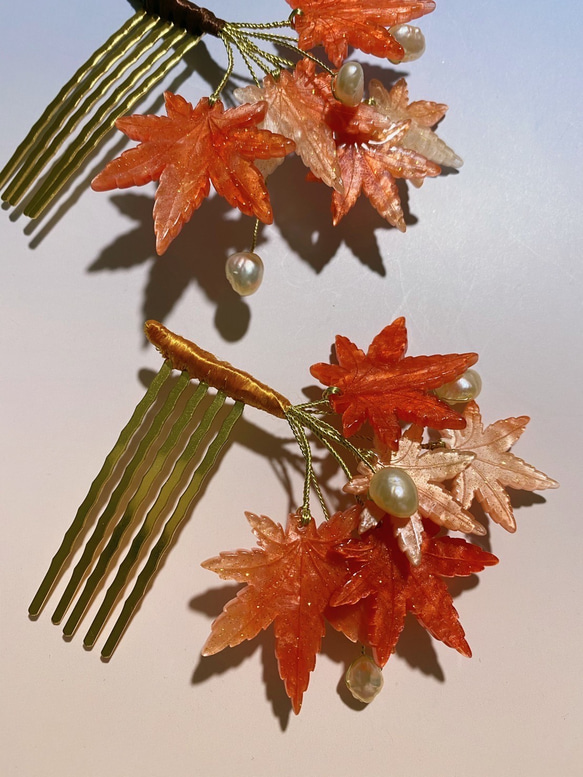 紅葉の飾りかんざし キラキラグラデーションヘアコーム 2枚目の画像