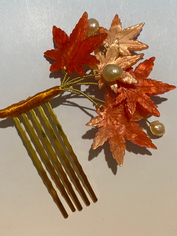 紅葉の飾りかんざし キラキラグラデーションヘアコーム 7枚目の画像