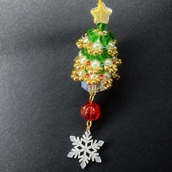 クリスマスツリーと雪の結晶のかんざし ビーズ細工 3枚目の画像
