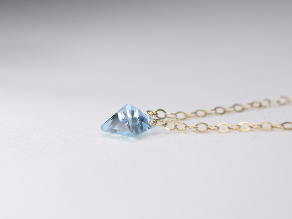 ダイヤカット宝石スカイブルートパーズの一粒ネックレス 14KGF 3枚目の画像