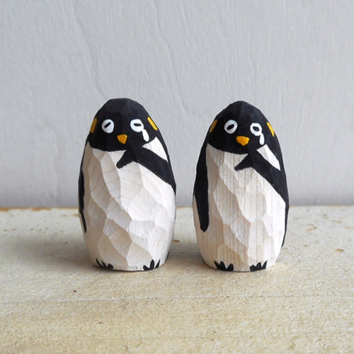 ガラス細工氷山とペンギン