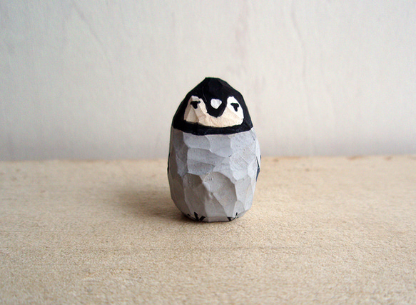 木彫り　赤ちゃんペンギン13 1枚目の画像