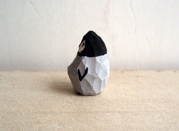 木彫り　赤ちゃんペンギン13 2枚目の画像