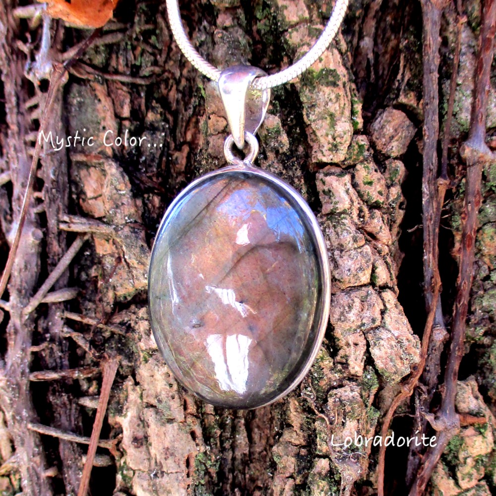 【Sv925】* StoneArt* Mystic Color・・・ ”ラブラドライトOvalペンダント”〜暁の光〜