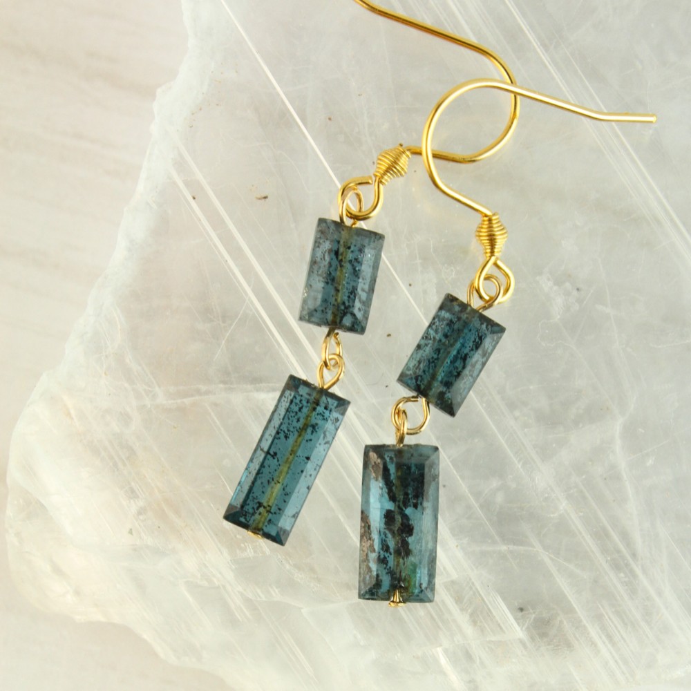 【1個限定】インディゴブルーカイヤナイト　2連レクタングルカット　耳飾り