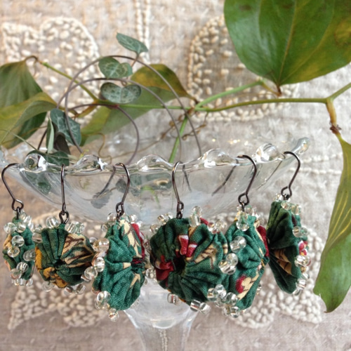夏コーデにかわいい布ピアス＊ヨーヨーキルト＋ビーズ刺繍＊大人可愛い