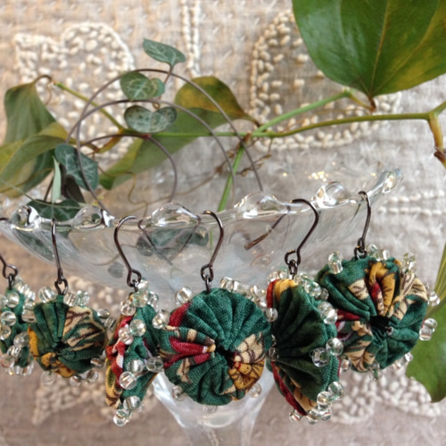 ヨーヨーキルト＆ビーズ刺繍 手縫い 布ピアス＊大人可愛い 大ぶり  