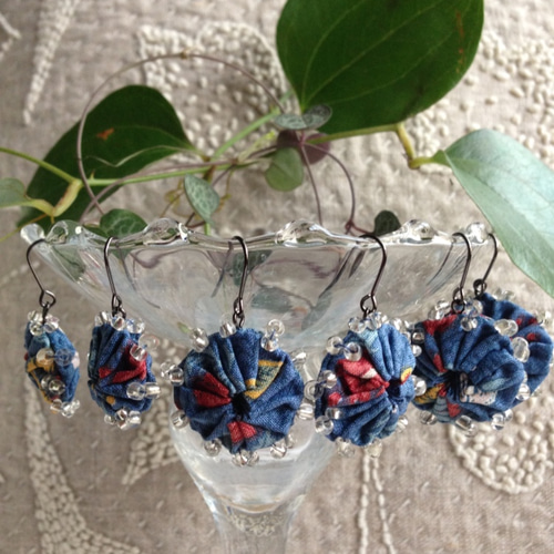 ヨーヨーキルト＆ビーズ刺繍 手縫い 布ピアス＊大人可愛い 大ぶり 