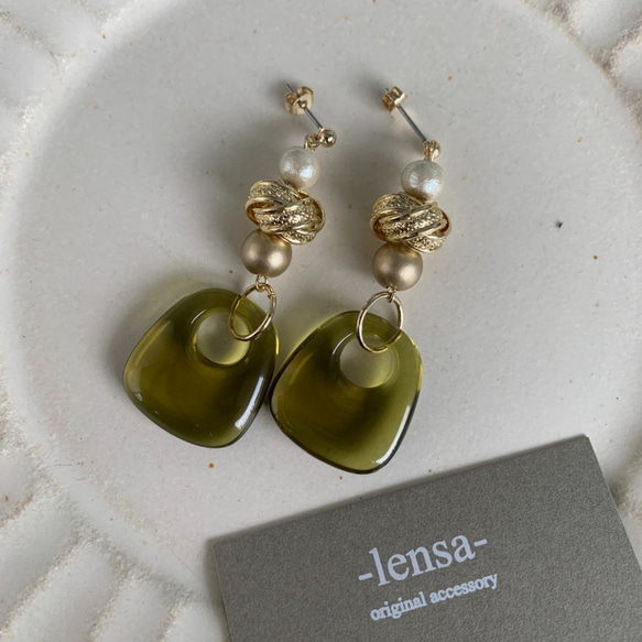 1437. ドイツ製アクリル使用✨オリーブカラーの大人っぽピアス lensa 