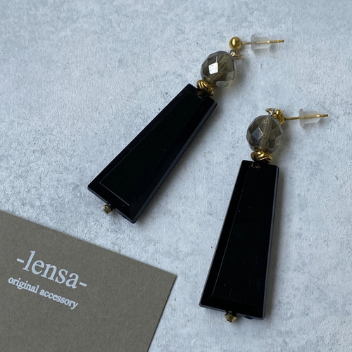 1535.ブラックチャームのモードなピアス♡ lensa ピアス（スタッド・一 