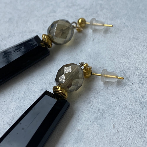 1535.ブラックチャームのモードなピアス♡ lensa ピアス（スタッド・一 