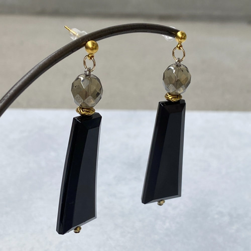 1535.ブラックチャームのモードなピアス♡ lensa ピアス（スタッド・一 