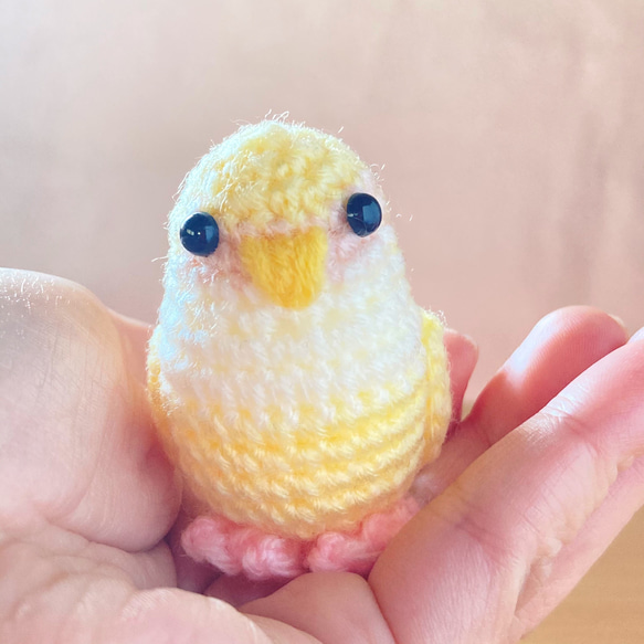 コザクラインコ(シナモン)あみぐるみ　ニコニコ可愛いインコさん人形　うちの子さんに、あなたのお供に、プレゼントにも♡ 4枚目の画像