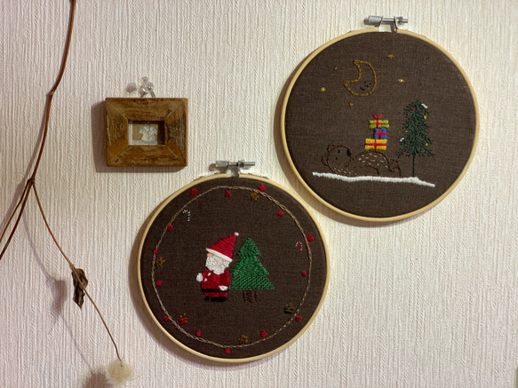 12月の刺繍「サンタクロースはクリスマスが楽しみ」／壁飾り 5枚目の画像