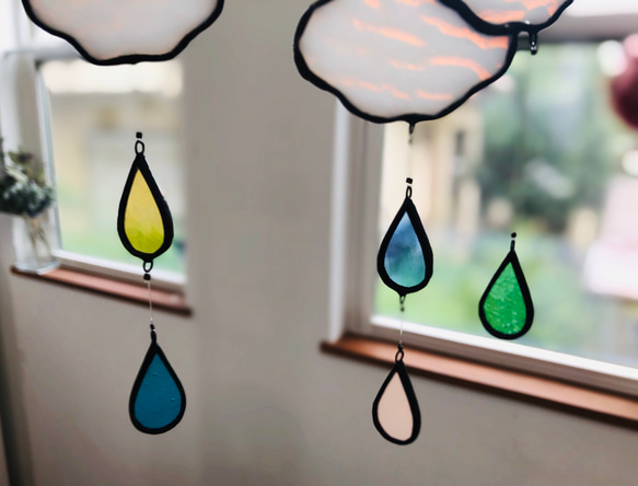 【ステンドグラス】雨上がりのオーナメント•虹と雫 《送料無料》 4枚目の画像