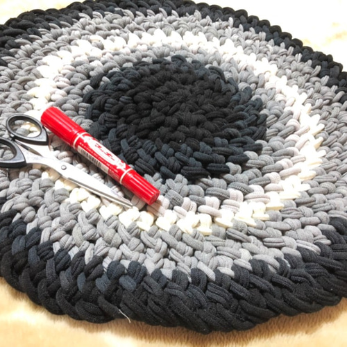 靴下のハギレで作った座布団マット ④ クッション・クッション