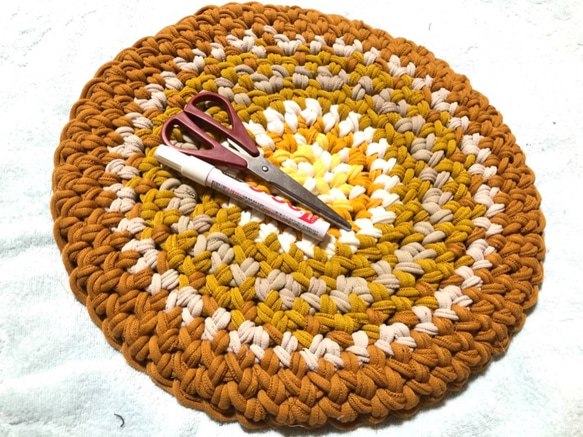 靴下のハギレで作った座布団マット 黄 クッション・クッションカバー