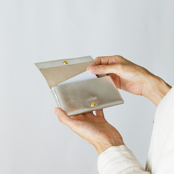 カードケース・シルバー（イタリア産牛革 箔押し）　コインケース・小物入れにも使えます 1枚目の画像