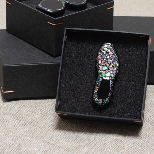 タイピンブローチ ネクタイピン兼穴をあけないブローチ くつ シューズ