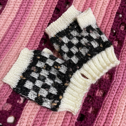 手編み市松模様のハンドウォーマー 1枚目の画像