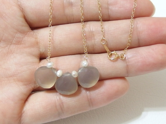 [14kgf] Gray chalcedony & baby pearl necklace 第3張的照片