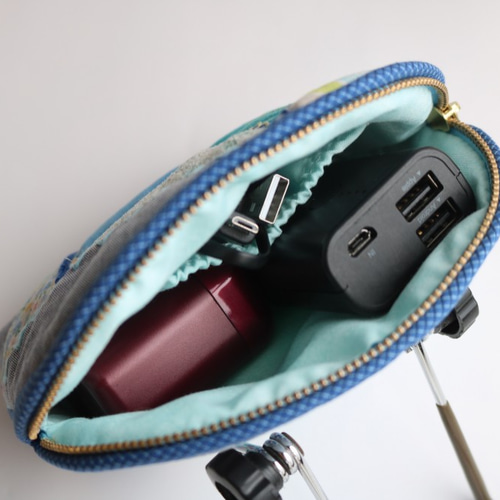 クレイジーキルトのシェル型キルトポーチ(ブルー) ポーチ キルト和