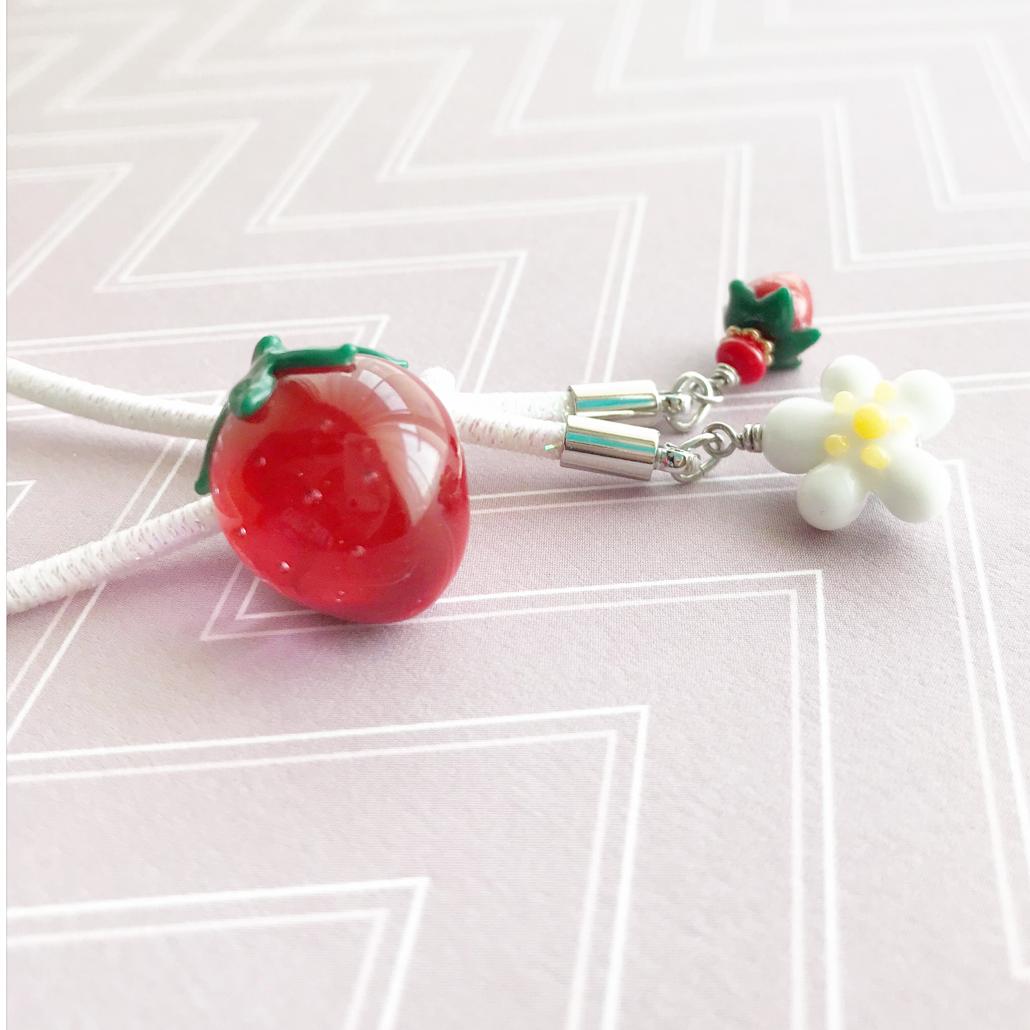 飴玉みたいないちごのヘアゴム ガラス細工 ヘアゴム takka 通販