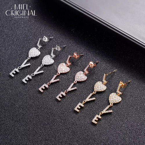 名入れ♡ぶら下がりハート✨キラキラ イニシャル カスタムピアス 名前