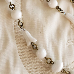 ホワイトシリーズのロング丈ネックレス 7枚目の画像