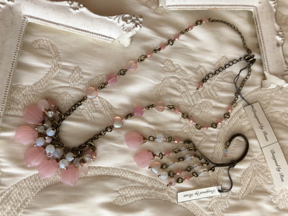 Creema限定　ジュエリーコフレ　一点もの二種入り　ローズペタル薔薇の花びら　ローズクオーツのネックレスとイヤーフック 7枚目の画像