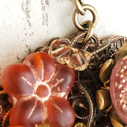 綾羅錦繍　カーネリアンとヴィンテージガラスボタンのネックレス 5枚目の画像