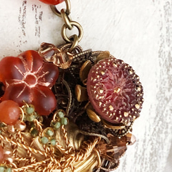 綾羅錦繍　カーネリアンとヴィンテージガラスボタンのネックレス 8枚目の画像