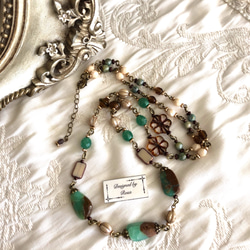 緑の宝石　グリーンオパールのロング丈ネックレス 1枚目の画像