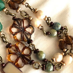 緑の宝石　グリーンオパールのロング丈ネックレス 3枚目の画像