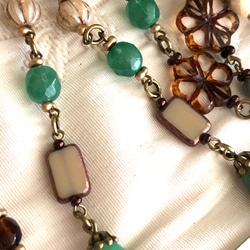 緑の宝石　グリーンオパールのロング丈ネックレス 6枚目の画像
