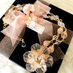 ブリリアント ピンク ローズのネックレス 2枚目の画像