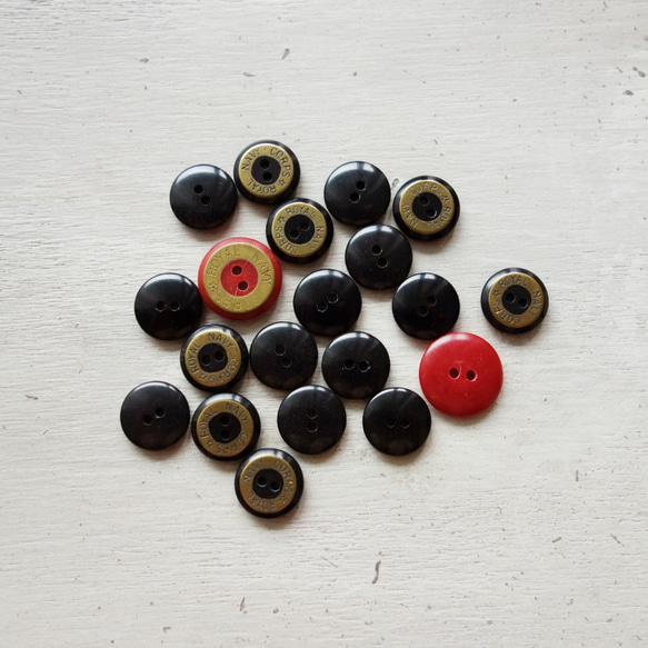 ヴィンテージ 1960s イタリア王立海軍のボタン 黒＆赤(20個) 2枚目の画像