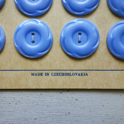 チェコスロバキア製 ヴィンテージ ブルーのプラスチックボタン 21.5mm (3個) 2枚目の画像