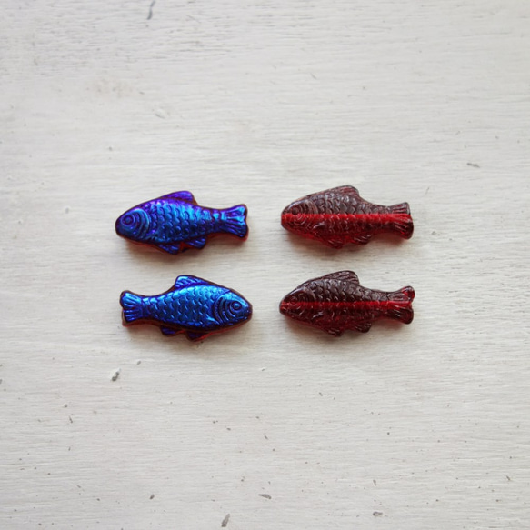 チェコビーズ 魚のビーズ レッド&ブルー 24x11mm (2個) 2枚目の画像