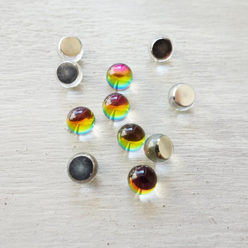 西ドイツ製 1960s 虹色のガラスカボション 5mm (4個) その他素材