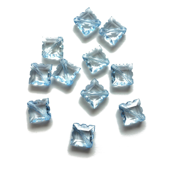 ヴィンテージ ひし形のプラスチックビーズ アイスブルー 11×14mm (5個) 2枚目の画像