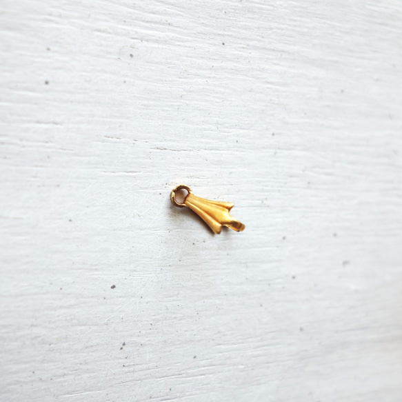 ヴィンテージ 真鍮製のバチカン ゴールド 10x4mm (5個) 3枚目の画像