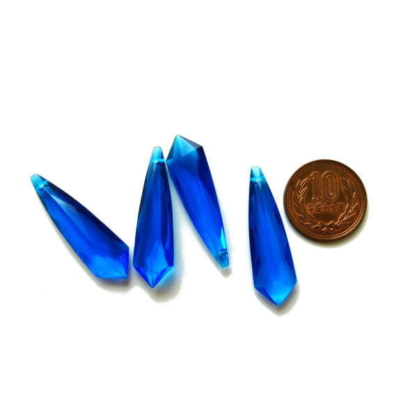 ドイツ製 1980s ダイヤモンド ドロップビーズ ブルー 38×11mm (4個) 4枚目の画像